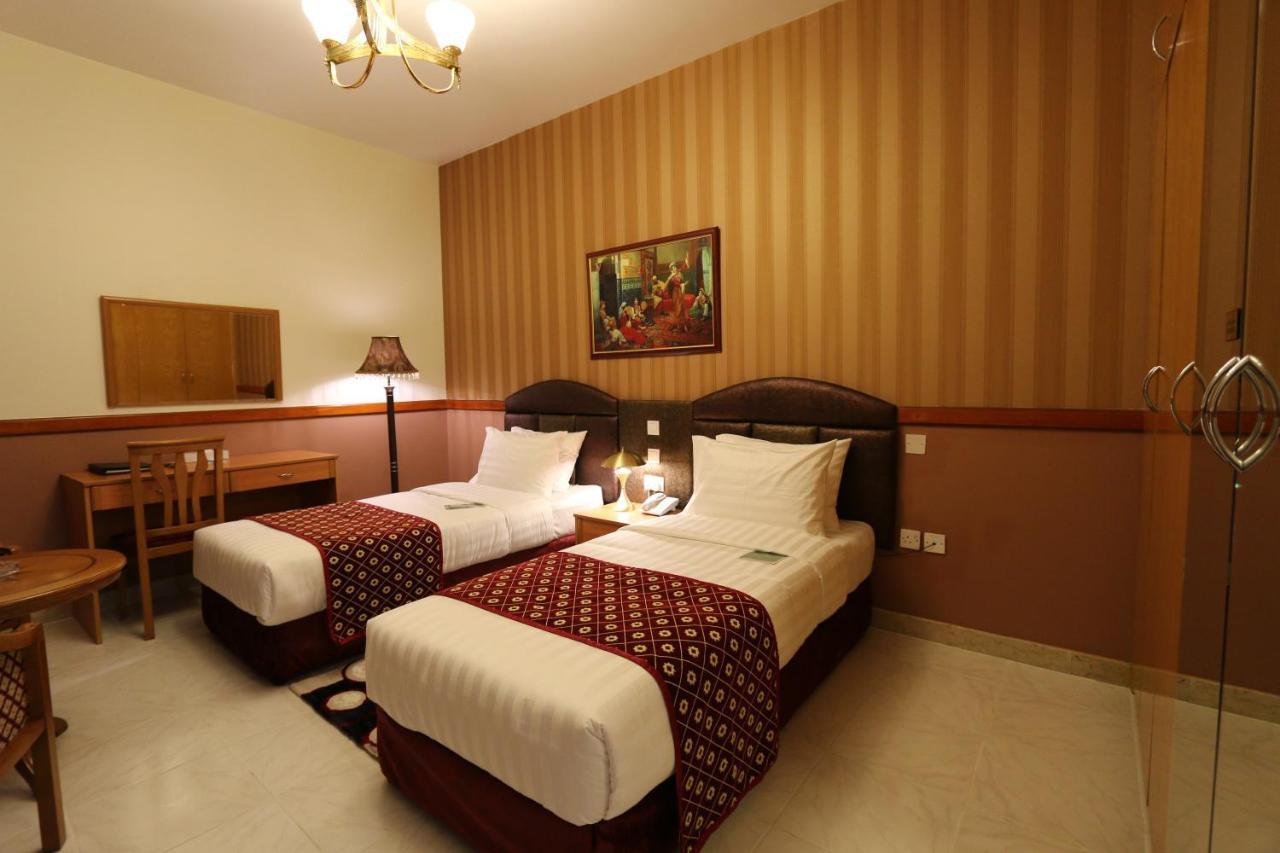 New California Hotel Dubai Buitenkant foto