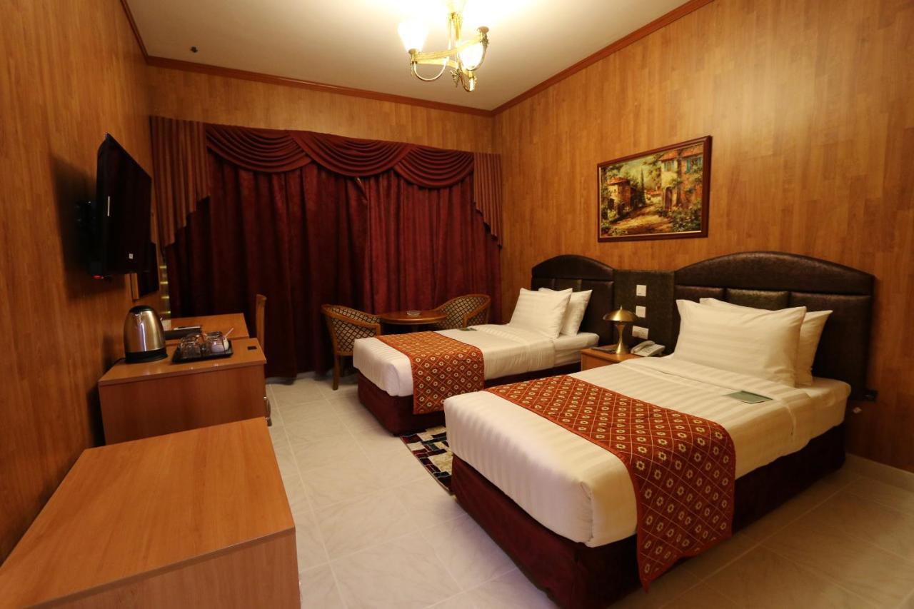 New California Hotel Dubai Buitenkant foto