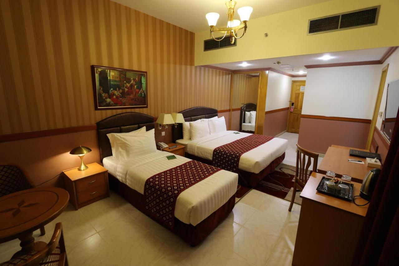 New California Hotel Dubai Buitenkant foto