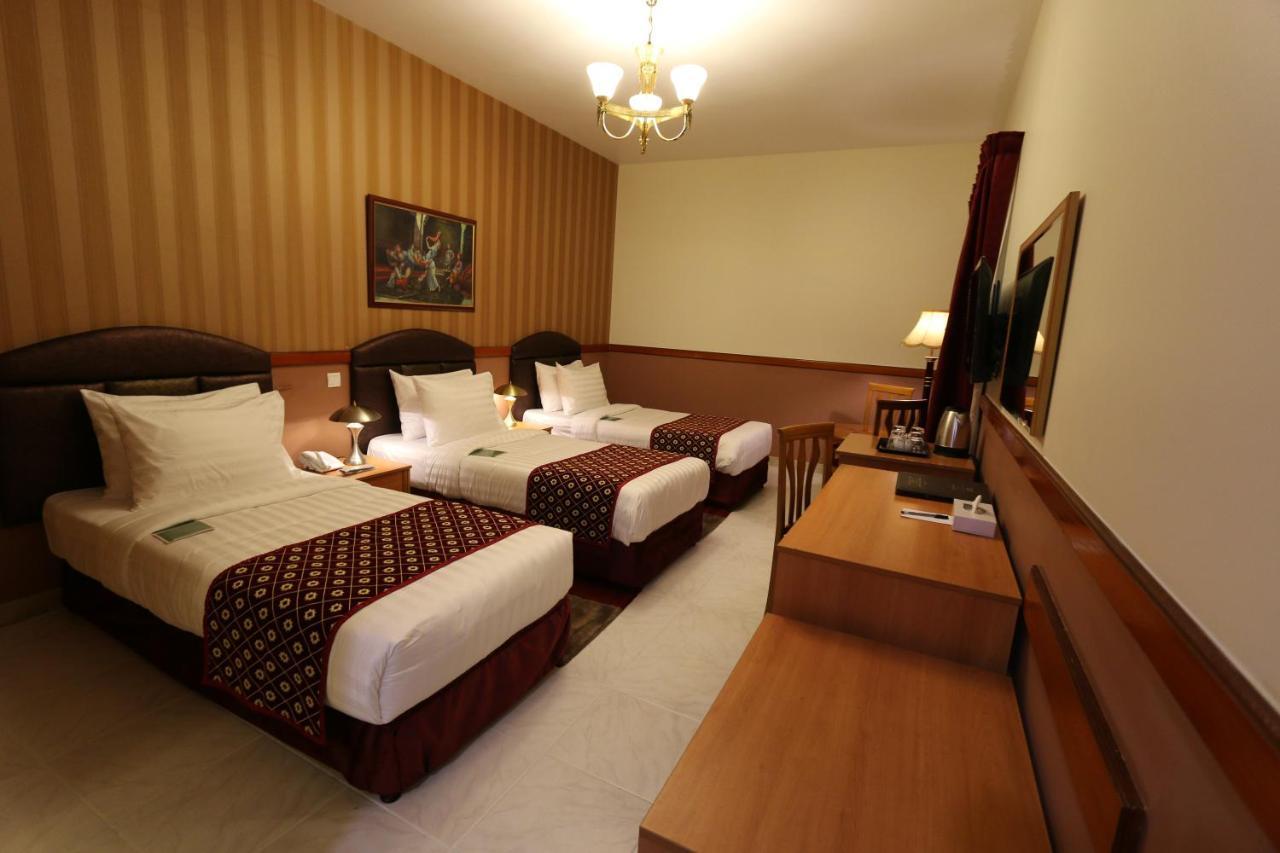 New California Hotel Dubai Buitenkant foto