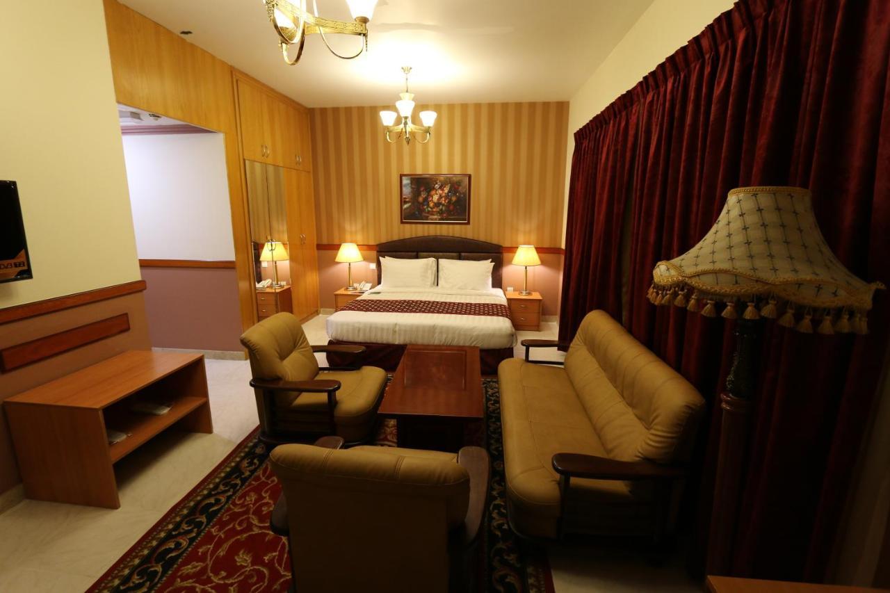 New California Hotel Dubai Buitenkant foto