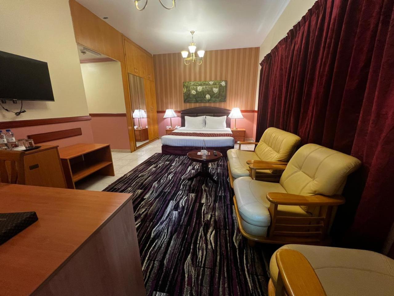 New California Hotel Dubai Buitenkant foto