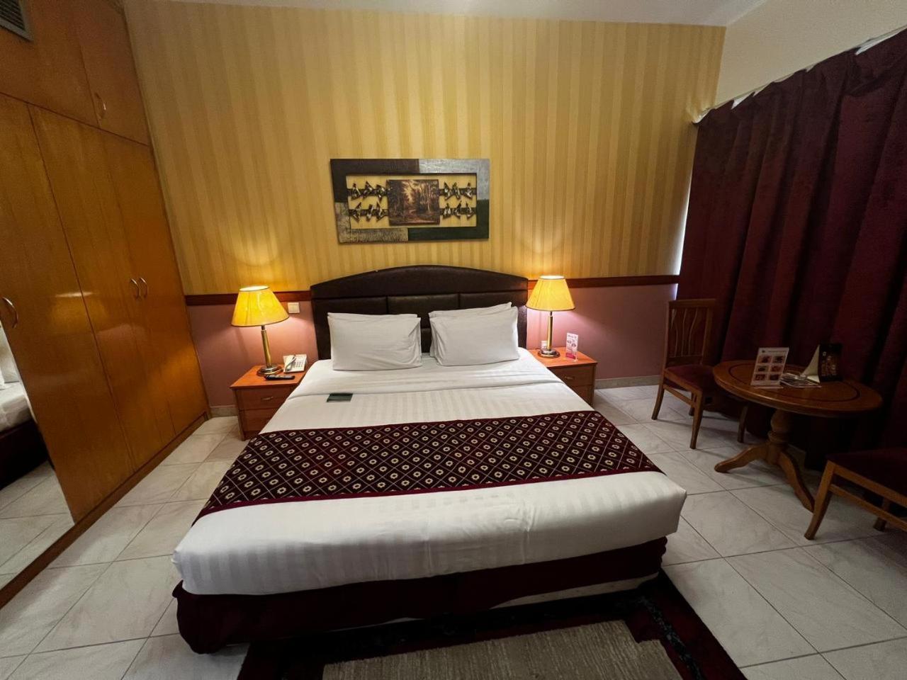 New California Hotel Dubai Buitenkant foto