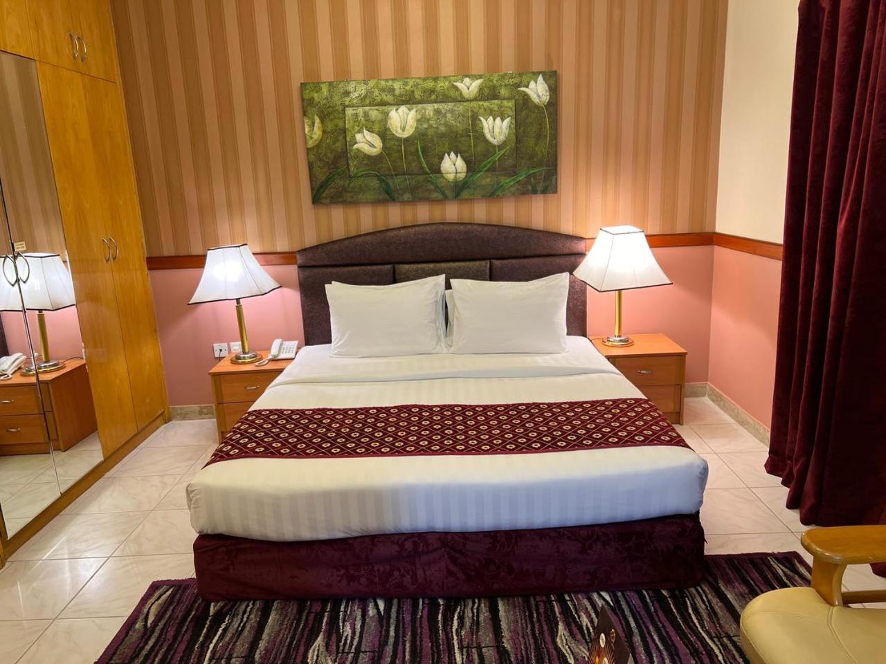 New California Hotel Dubai Buitenkant foto