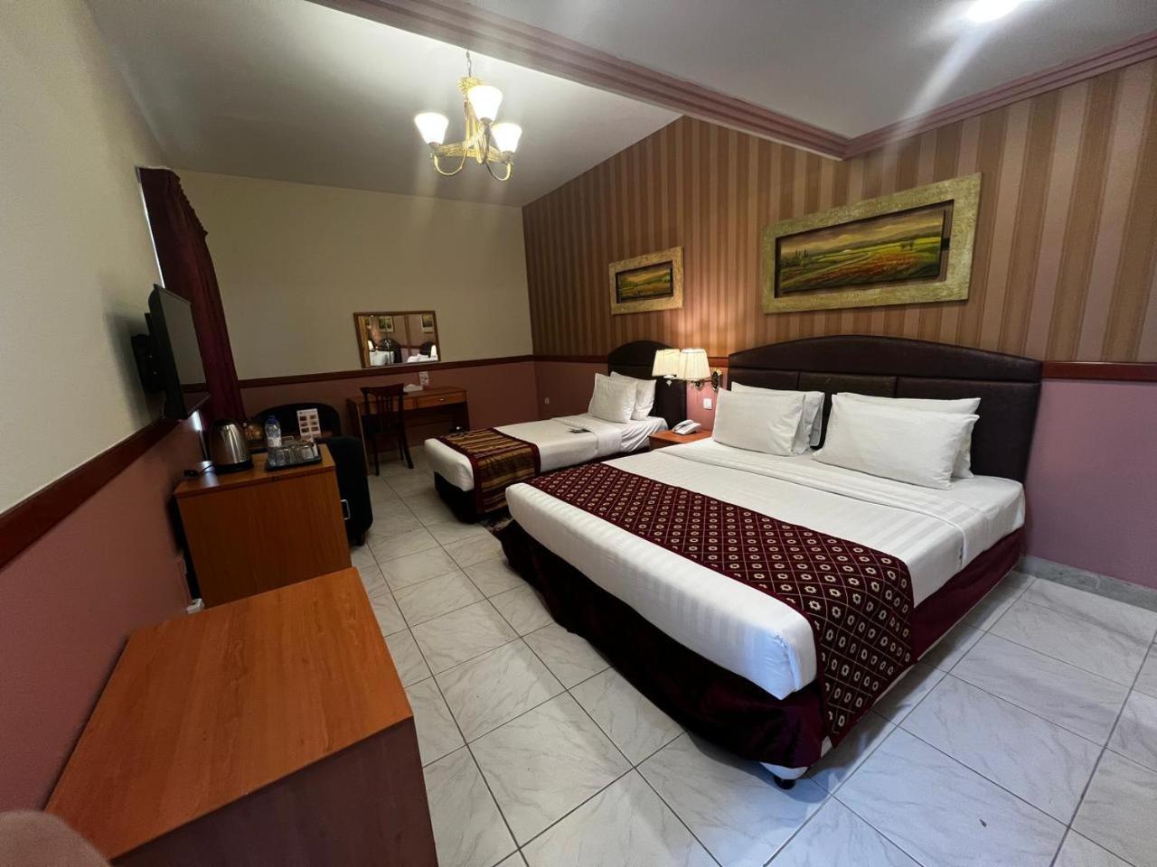 New California Hotel Dubai Buitenkant foto